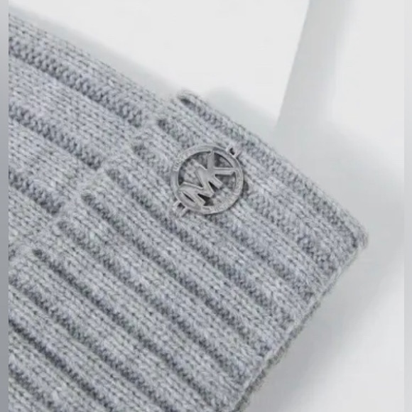 Michael Kors | Beanie With Pom - Picture 4 of 8
